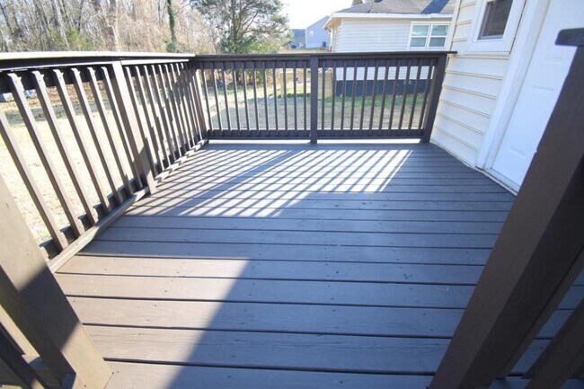 Building Photo - 337 Fox St SW