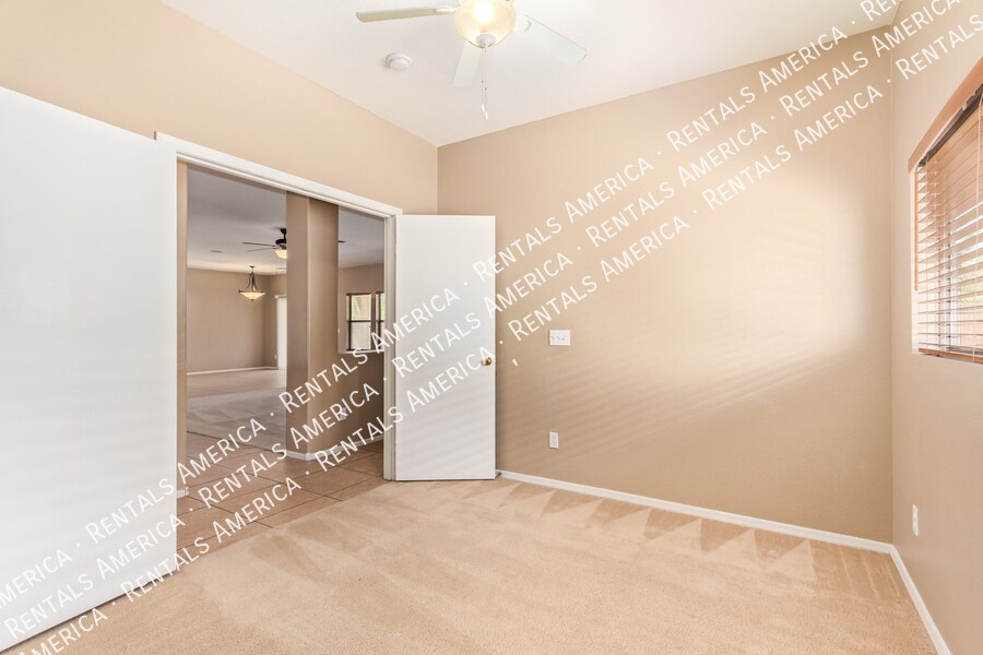 Building Photo - 664 W Silver Reef Ct