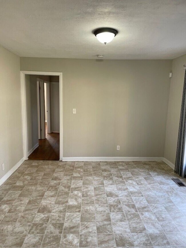 Building Photo - SINGLE FAMILY HOME ~ MOVE IN SPECIAL: NO RENT UNTIL FEBRUARY