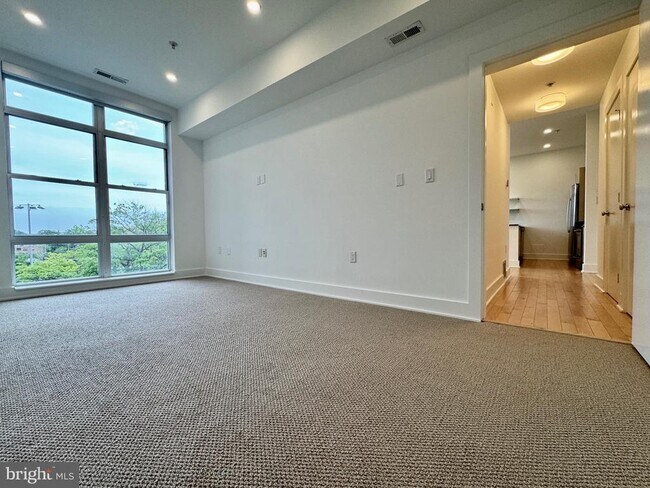 Building Photo - 1616 11th St NW