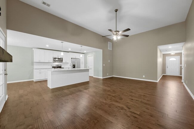 Building Photo - 1252 Magnum Dr