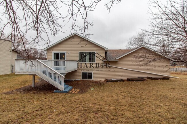 Building Photo - 2922 Northern Valley Dr NE
