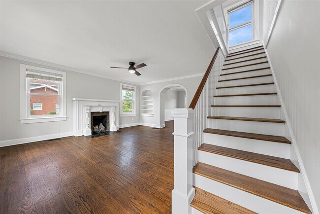 Building Photo - 943 Nutwood St