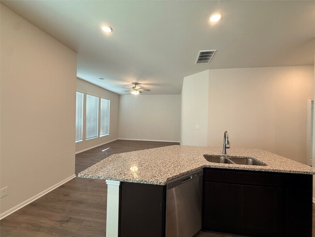 Building Photo - 405 Magnolia Ln