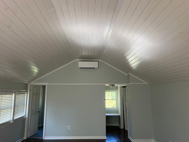 Building Photo - 12a Amherst Ave