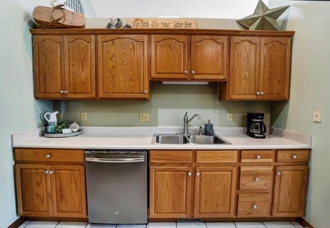 Building Photo - 3-bedroom 2 Full Bath House