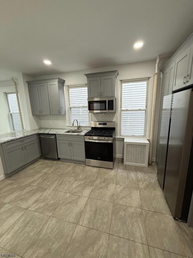 Building Photo - 740 Van Buren Ave