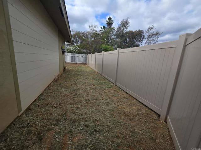 Building Photo - 10579 Oak Creek Dr