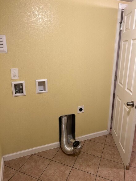 Building Photo - 1524 3rd Ave