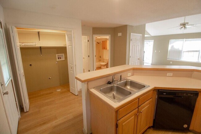 Building Photo - 5340 Godas Cir