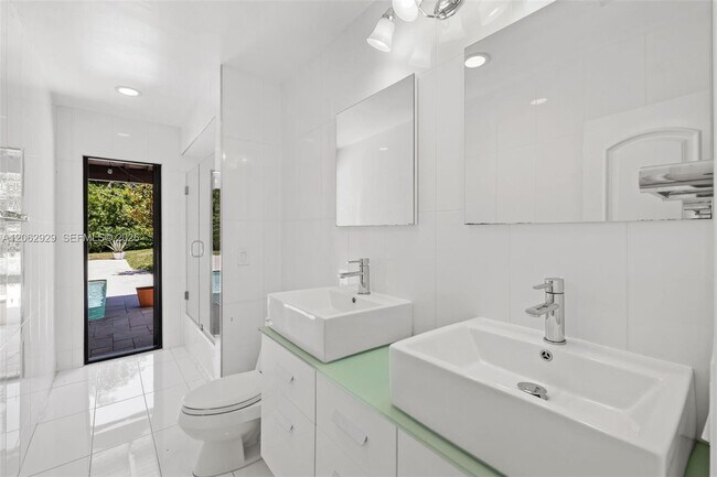 Building Photo - 15221 SW 82nd Ave