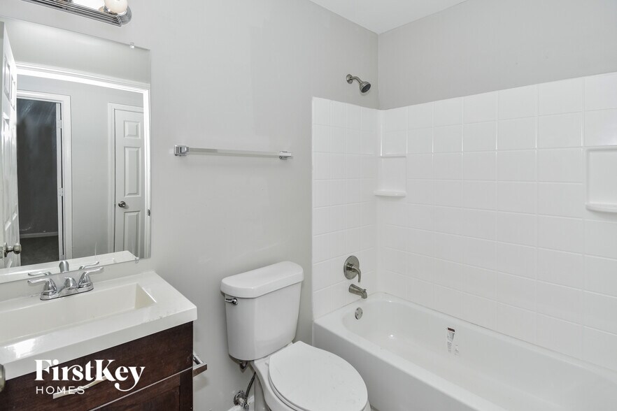 Building Photo - 41 Country Village Dr