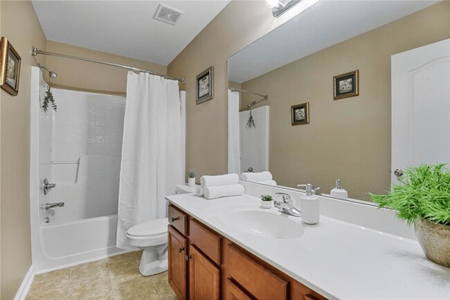 Building Photo - Beautiful 5-Bed, 3-Bath Craftsman Home Near Kennesaw Mountain