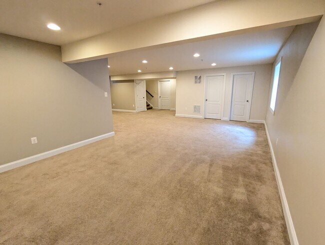Building Photo - STUNNING Single Family Home in Brunswick C...