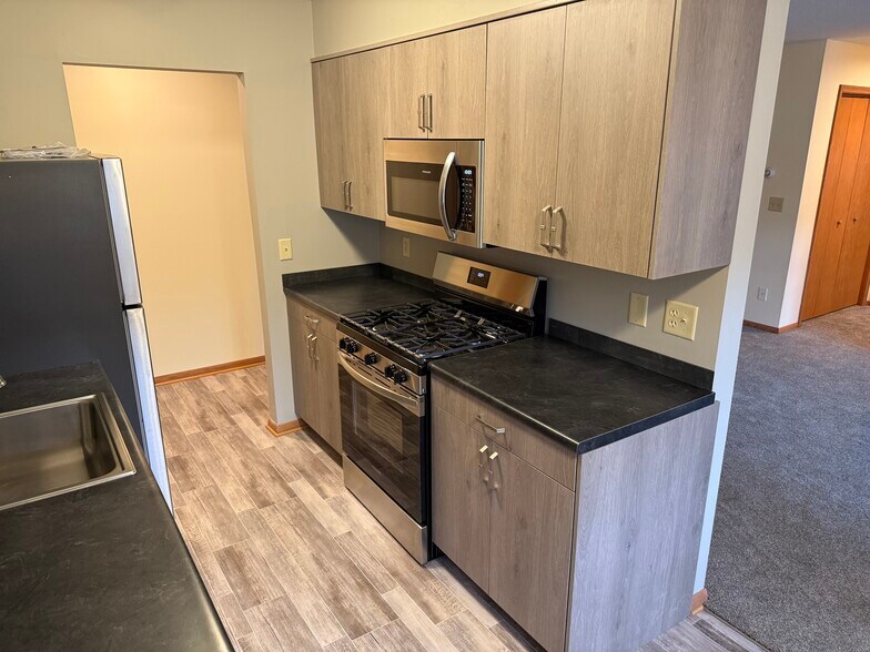 Building Photo - Aquila Apartments