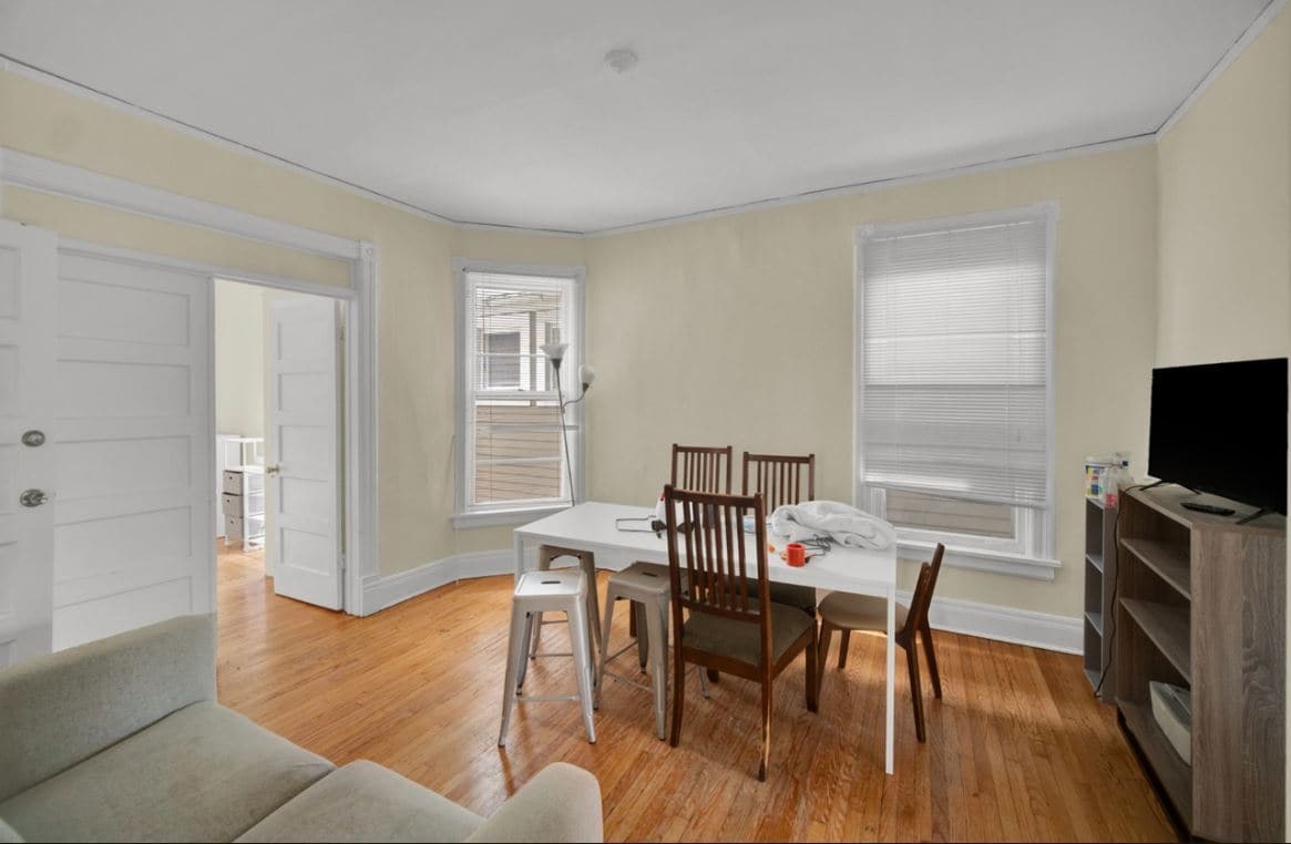 Building Photo - 2024 Maple Ave