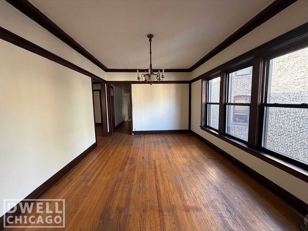 Building Photo - 2414 N Sawyer Ave