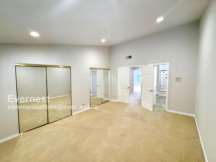 Building Photo - 473 S Clovercrest Ln