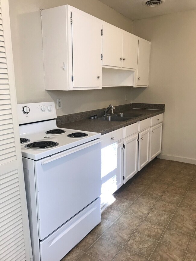 Building Photo - 3424 SW Brendan Ave