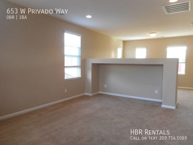Building Photo - 653 W Privado Way