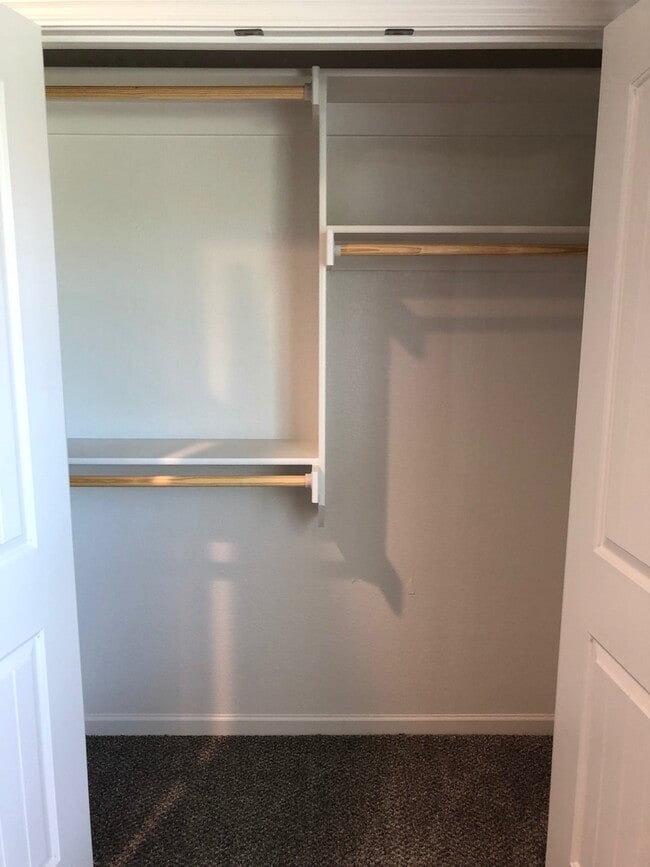 Building Photo - Newer 2 Bed 2 Car Attached Villa in Blue S...