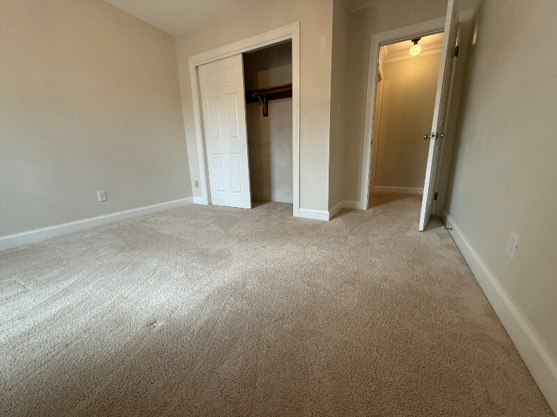 Building Photo - 658 Lord Dunmore Dr