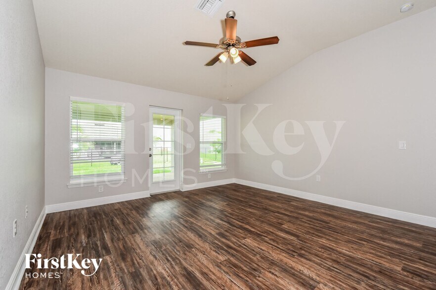 Building Photo - 2716 NW 3rd Ave