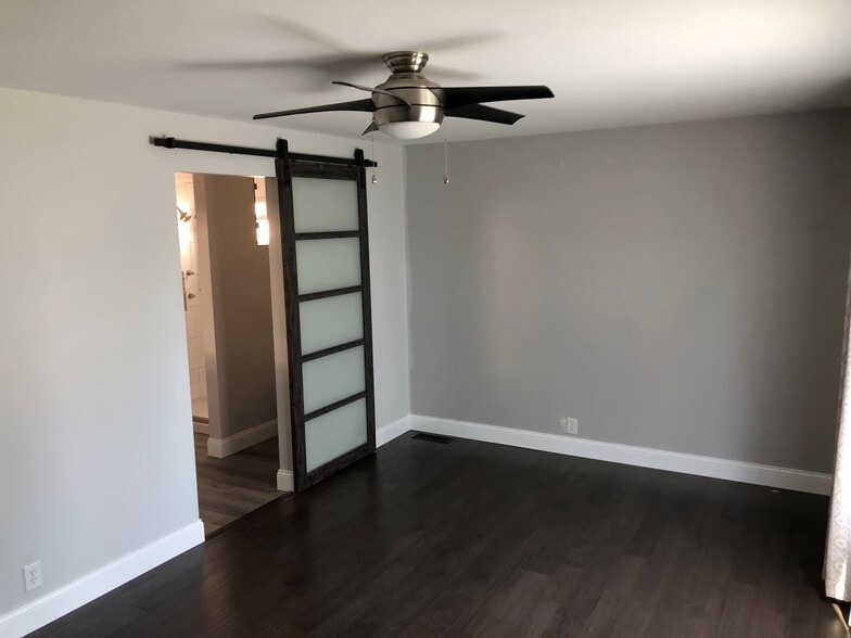 Master bedroom - 1025 Sherbrooke Rd