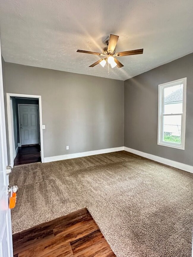 Building Photo - RECENTLY REMODELED 1 BEDROOM 1 BATH - COZY...