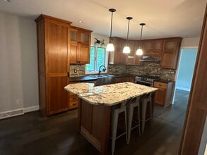 Building Photo - 1009 Stanford Dr