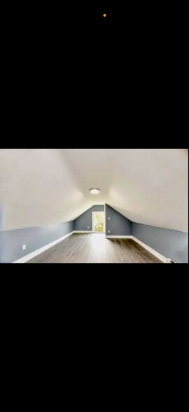 above floor bedroom entry view - 415 Weeden St