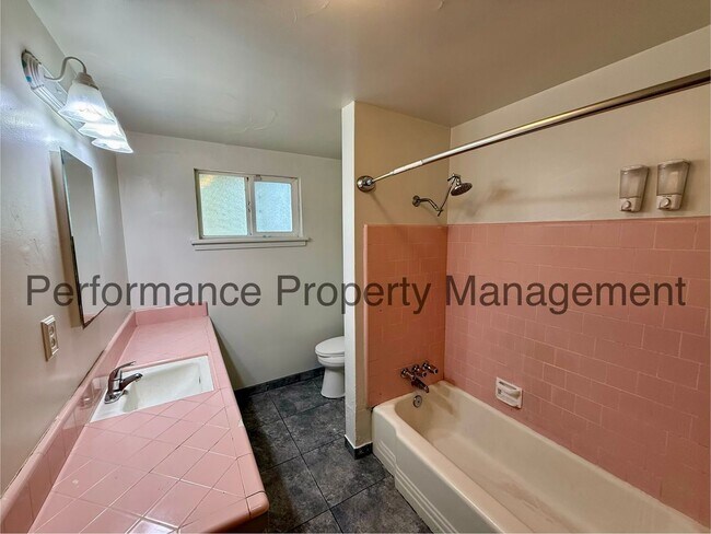 Building Photo - 2706 Pasadena St