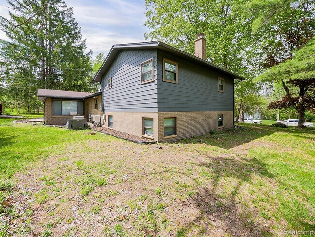 Building Photo - 7580 Thornwood St