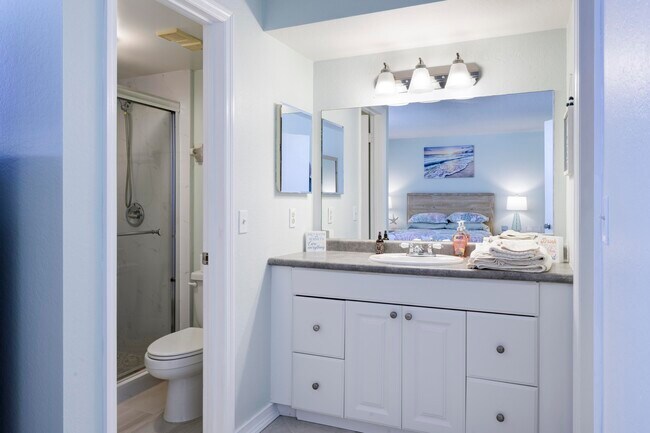 Building Photo - 825 Egret Cir