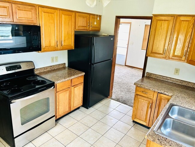 Building Photo - Spacious Home on Large Corner Lot