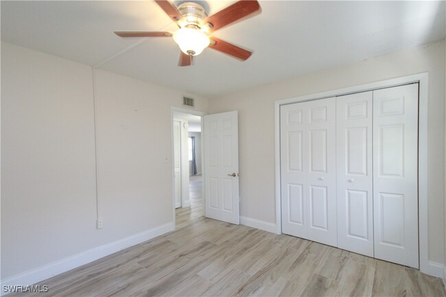 Building Photo - 2102 Alamanda Dr