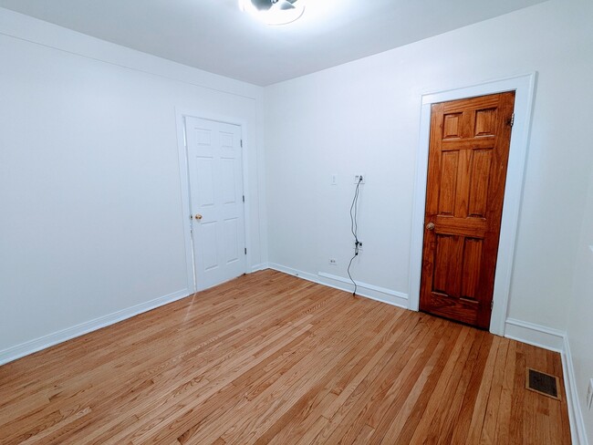 Building Photo - 834 N Kolin Ave