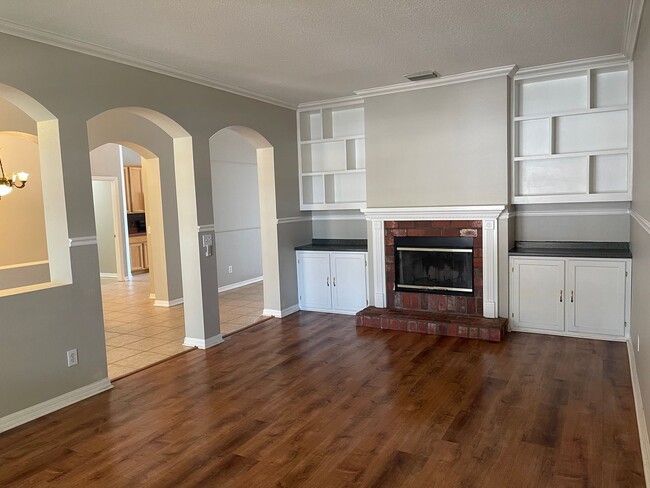 Building Photo - RIVERVIEW POOL HOME FOR RENT