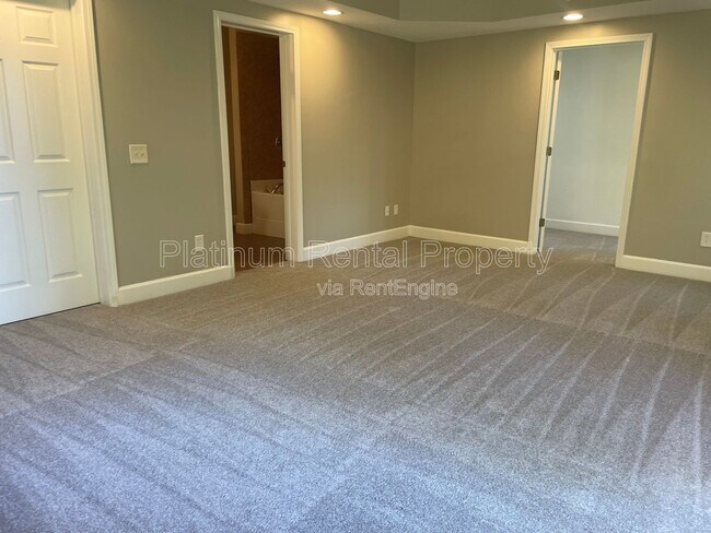 Building Photo - 1305 Smithdale Heights Dr