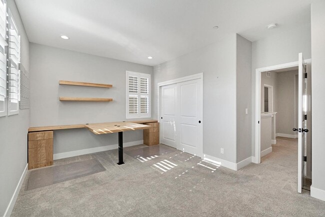 Building Photo - 4415 Horizon Dr