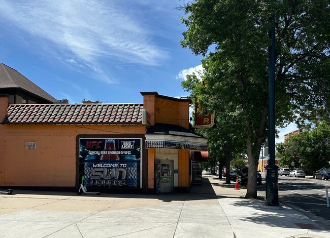 Building Photo - 3 Bedroom 2 Full Bath Renovated Single Fam...