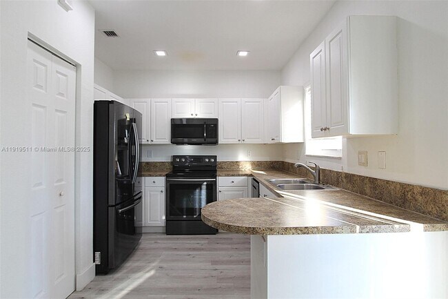 Building Photo - 9390 SW 222nd Way