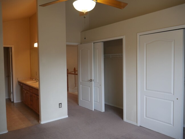 Building Photo - 4 Bed / 3.5 Bath in University Park with AC