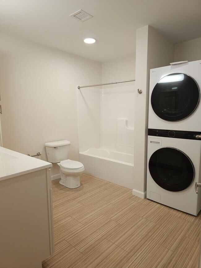 Building Photo - Village at Autumn Pond II:  One Bedroom plus Den with Balcony