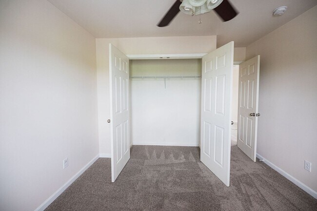 Building Photo - Immaculate beautiful 3-bedroom, 2.5-bath t...