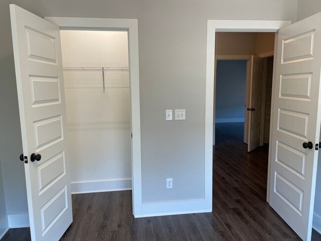 Building Photo - 3 Bedroom Home with Garage and Flat Fenced Backyard!