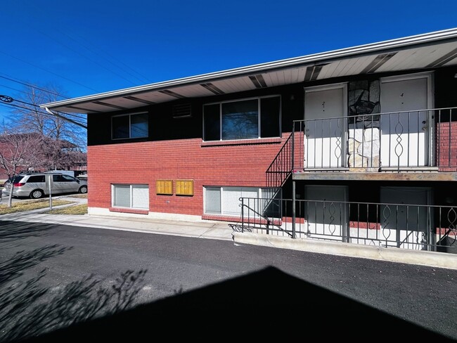 Building Photo - 258 N 400 W