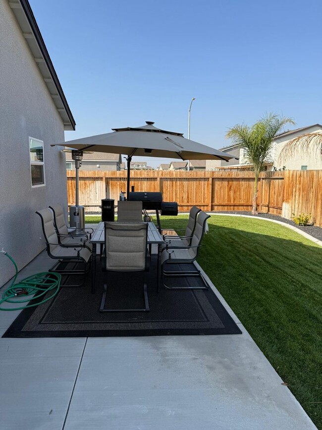 Building Photo - Don't miss the chance to view this stunning in Bakersfield - Flexible Leases available -  Coming ...