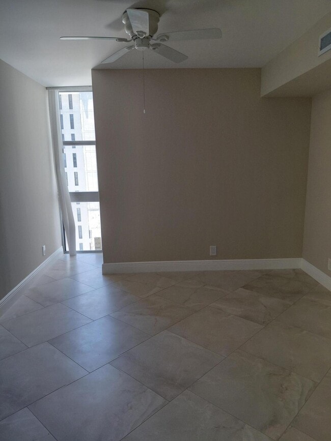 Building Photo - 1010 S Ocean Blvd