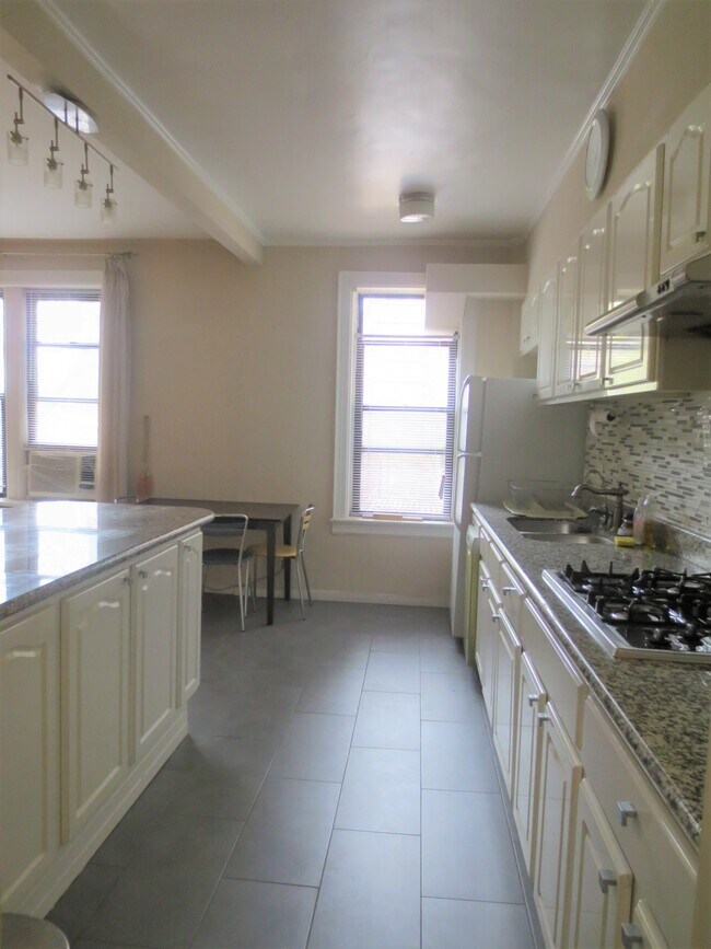 Building Photo - 42-11 Kissena Blvd